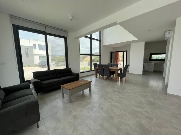3 Bedroom House for Sale in Chlorakas, Paphos District
