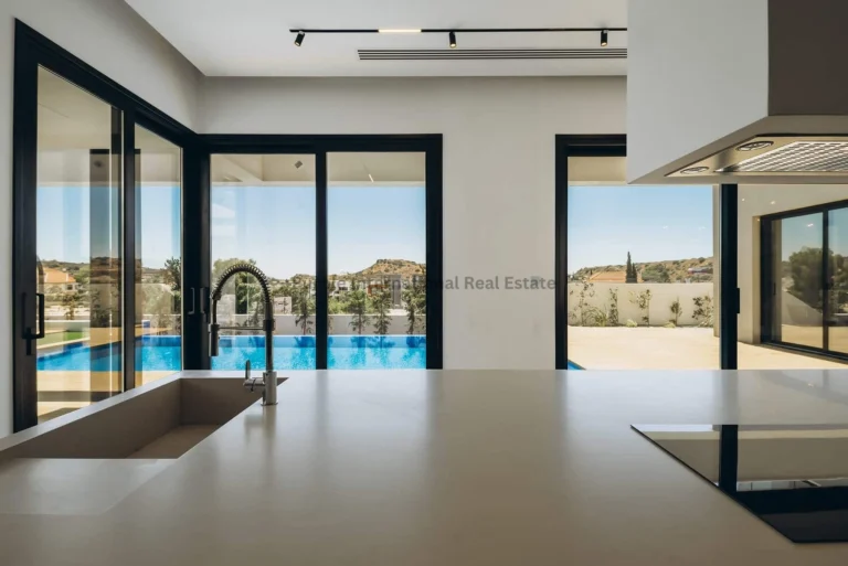 5 Bedroom House for Sale in Agios Tychonas, Limassol District