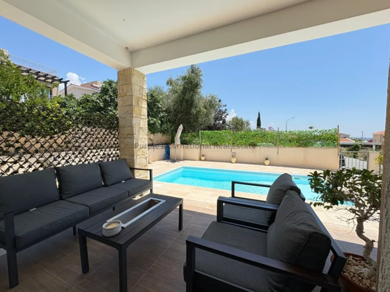 3 Bedroom House for Sale in Peyia, Paphos District