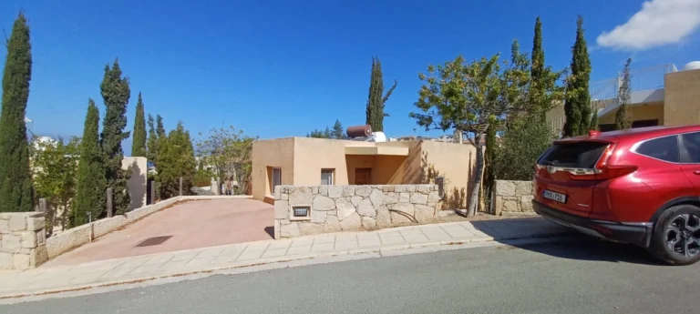3 Bedroom House for Sale in Chlorakas, Paphos District