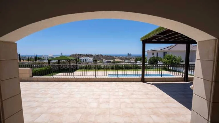 6+ Bedroom House for Sale in Limassol District