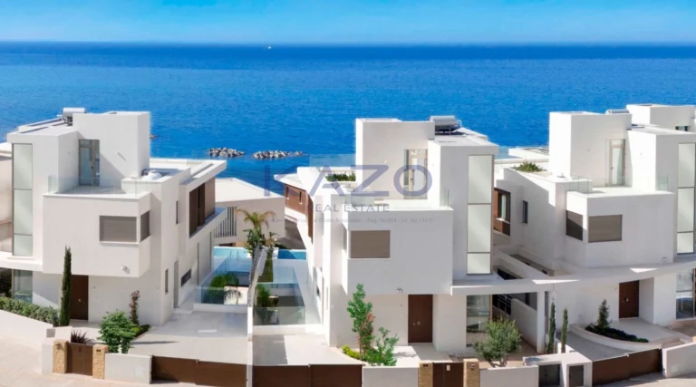 5 Bedroom House for Sale in Kissonerga, Paphos District