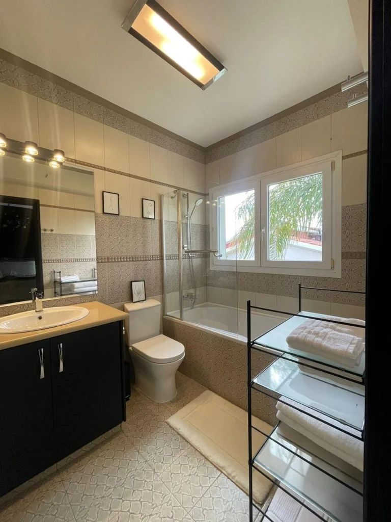 Дом с 4 спальнями в аренду в районе Лимассола