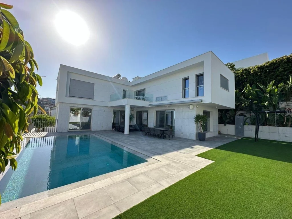 4 Bedroom House for Sale in Limassol – Agios Athanasios