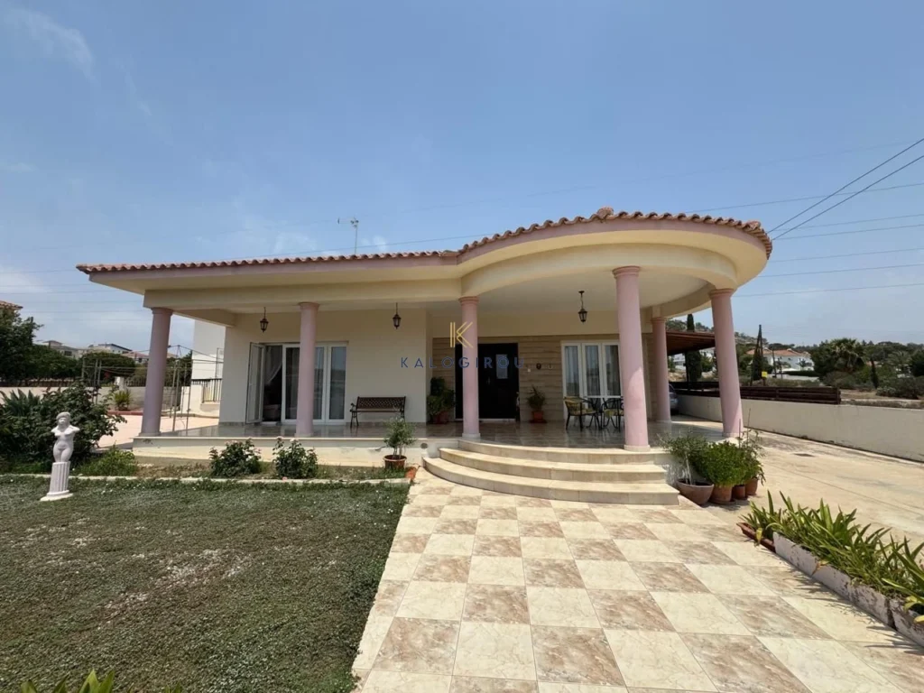 3 Bedroom House for Sale in Oroklini, Larnaca District