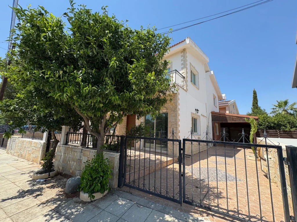 4 Bedroom House for Sale in Strovolos, Nicosia District