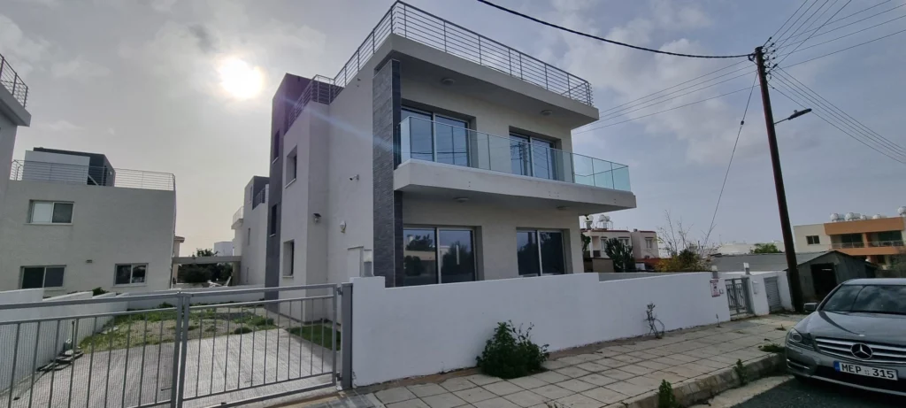 5 Bedroom House for Sale in Paphos – Anavargos