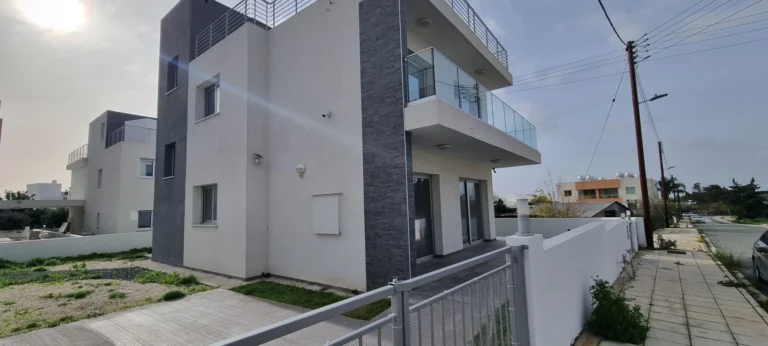 5 Bedroom House for Sale in Paphos – Anavargos