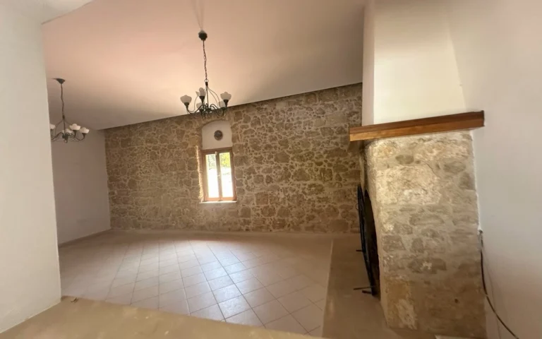 5 Bedroom House for Sale in Geroskipou, Paphos District