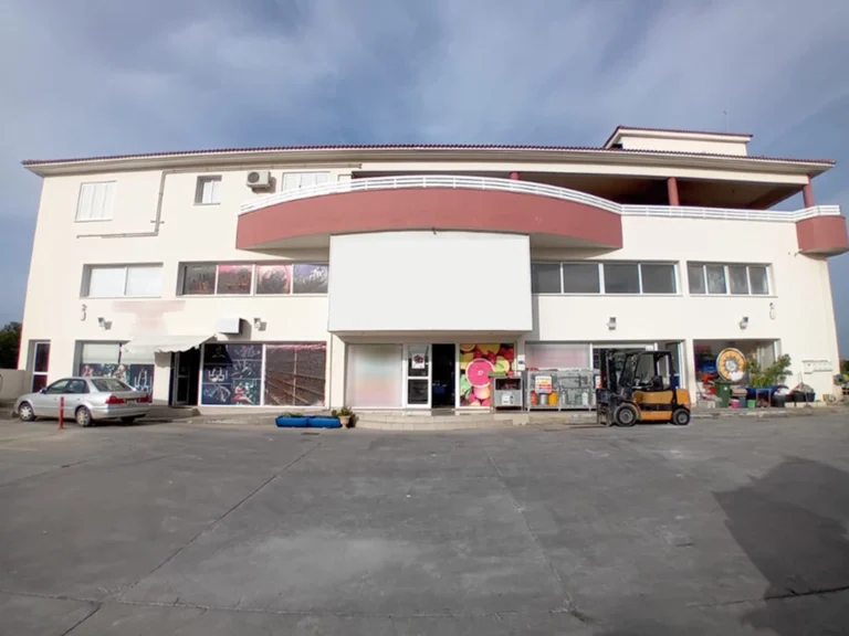 1433m² Building for Sale in Klirou, Nicosia District