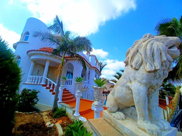 4 Bedroom House for Rent in Konia, Paphos District