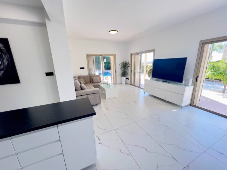 3 Bedroom House for Sale in Peyia, Paphos District