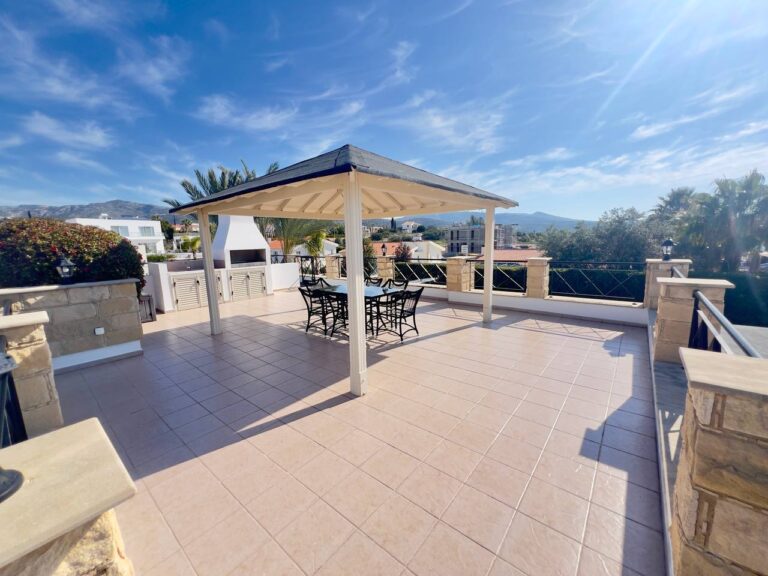 3 Bedroom House for Sale in Peyia, Paphos District
