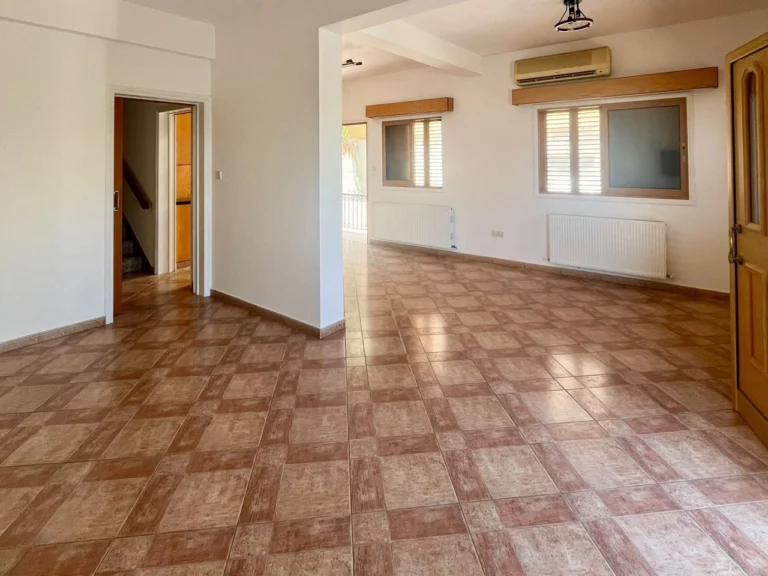 3 Bedroom House for Sale in Agios Dometios, Nicosia District