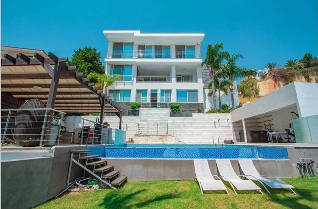 5 Bedroom House for Sale in Armenochori, Limassol District