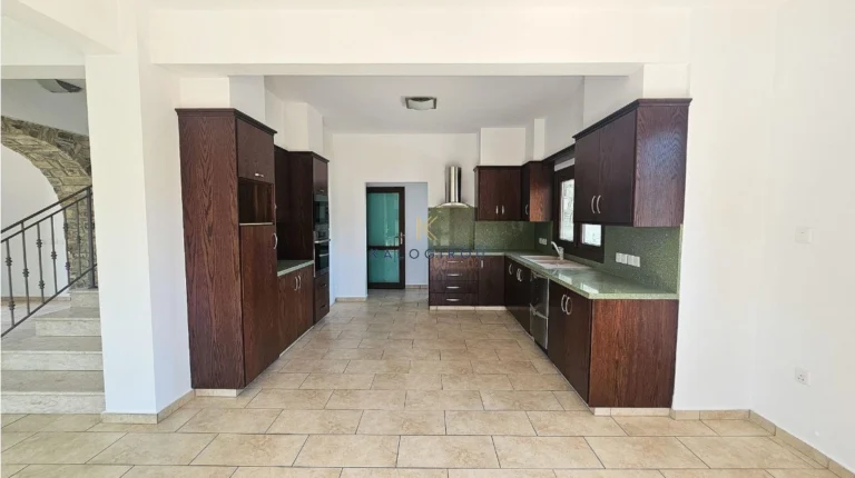 4 Bedroom House for Sale in Agia Anna, Larnaca District