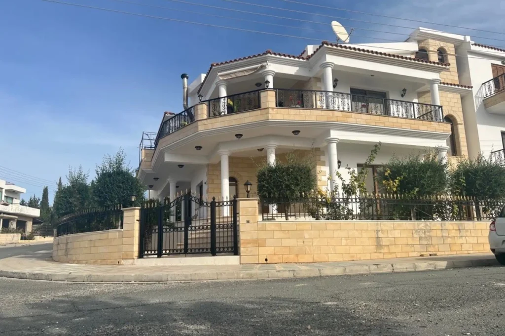 6+ Bedroom House for Sale in Empa, Paphos District