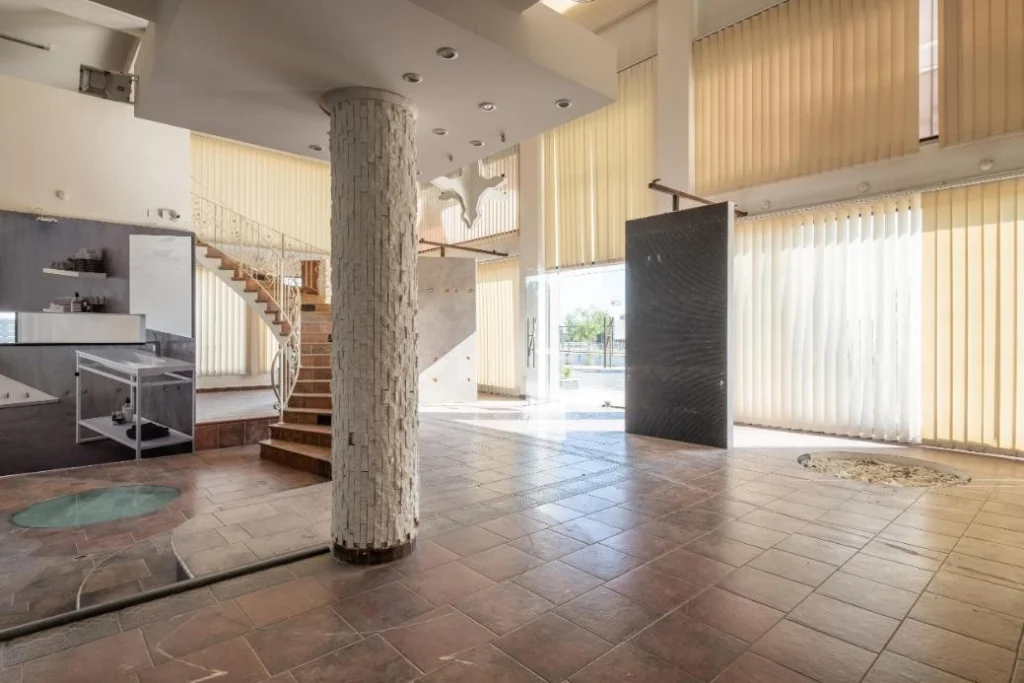 952m² Building for Sale in Engomi, Nicosia District