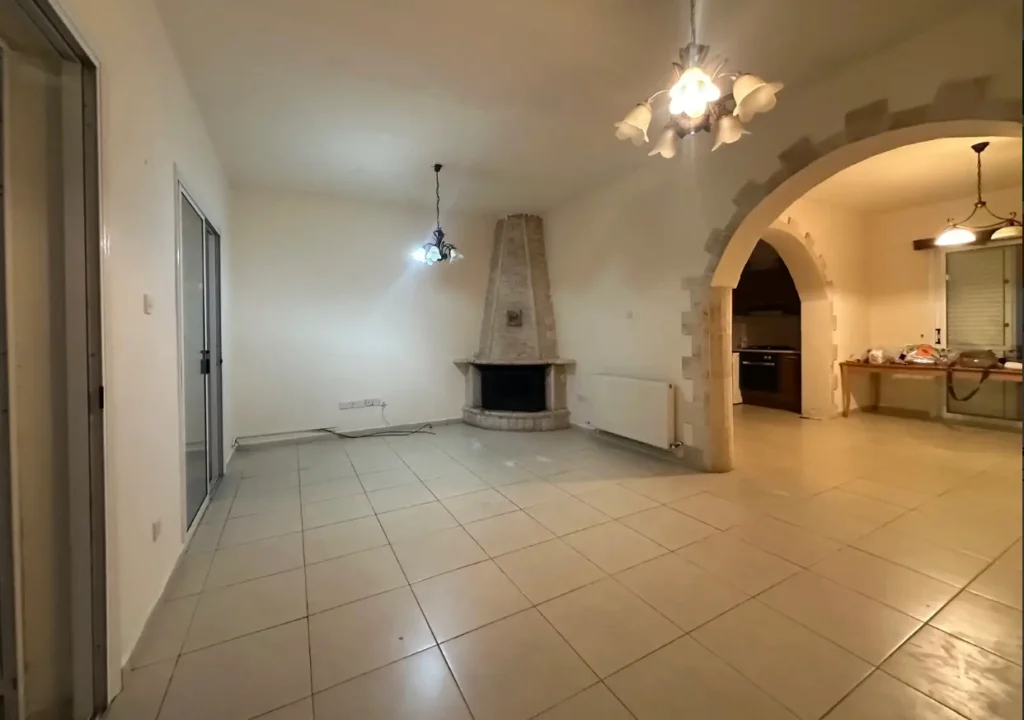 5 Bedroom House for Sale in Polemi, Paphos District