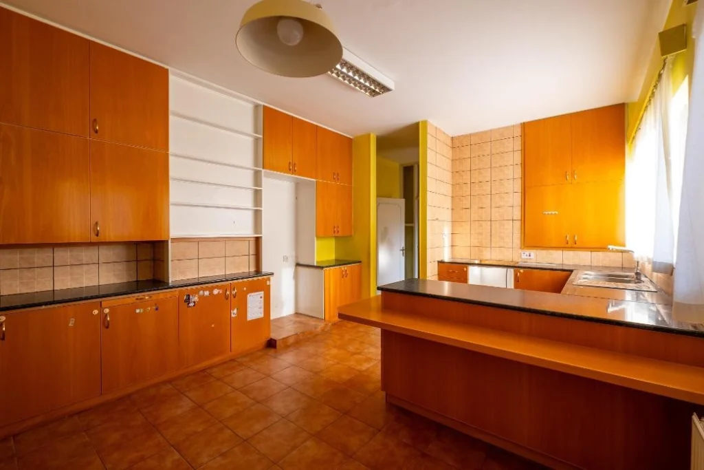 536m² Building for Sale in Agios Dometios, Nicosia District