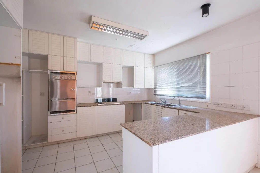 536m² Building for Sale in Agios Dometios, Nicosia District