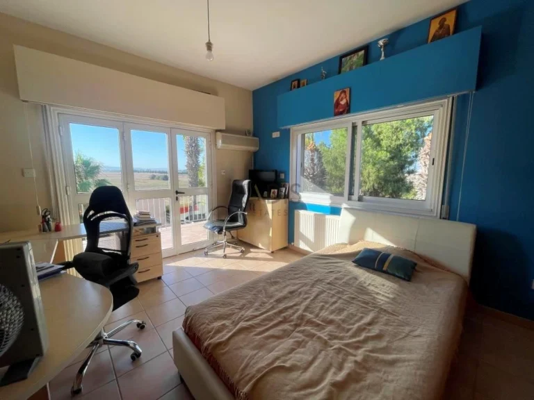 Cheap Houses and Villas for Sale Larnaca up to 600000 euro