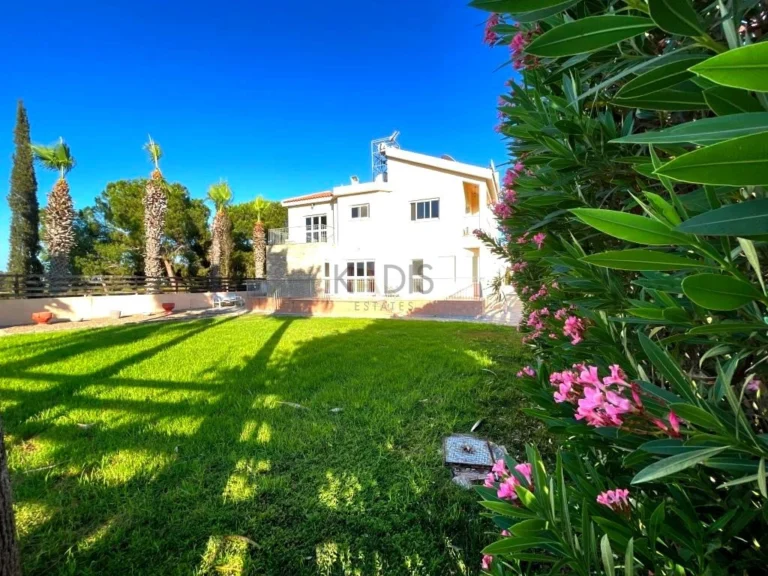 Cheap Houses and Villas for Sale Larnaca up to 600000 euro