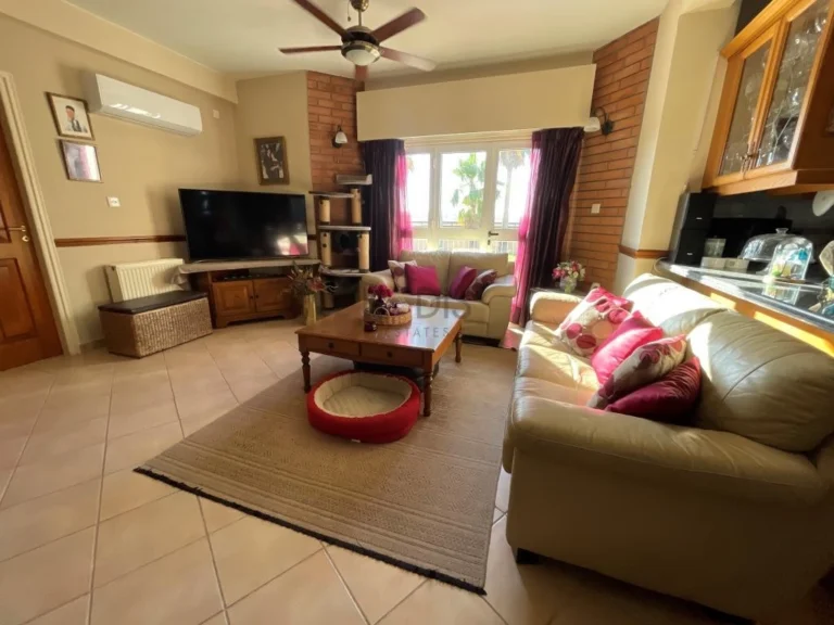 Cheap Houses and Villas for Sale Larnaca up to 600000 euro