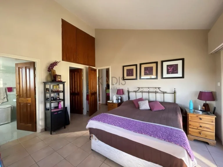 Cheap Houses and Villas for Sale Larnaca up to 600000 euro