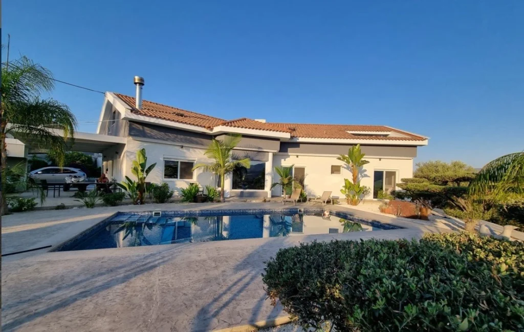4 Bedroom House for Sale in Monagroulli, Limassol District