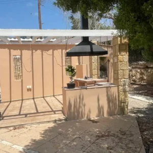 5 Bedroom House for Sale in Chlorakas, Paphos District