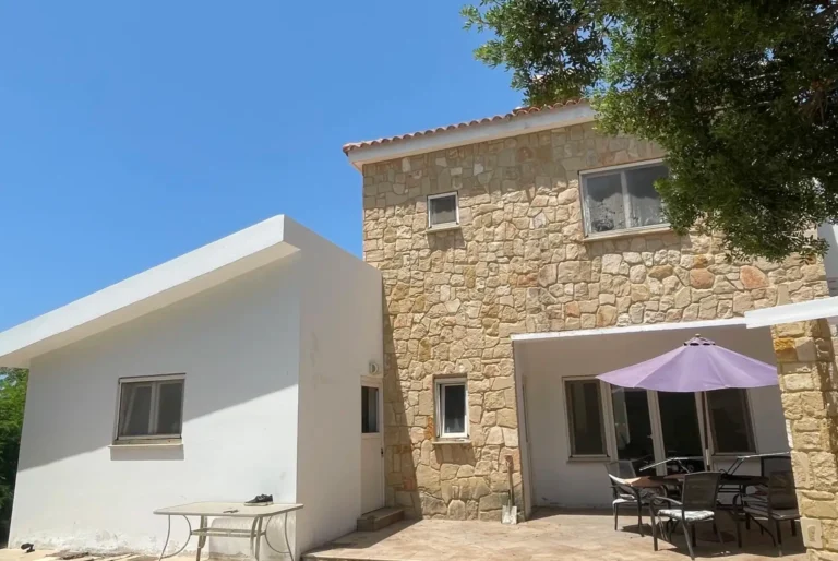5 Bedroom House for Sale in Chlorakas, Paphos District