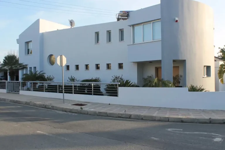 5 Bedroom House for Sale in Paphos – Anavargos