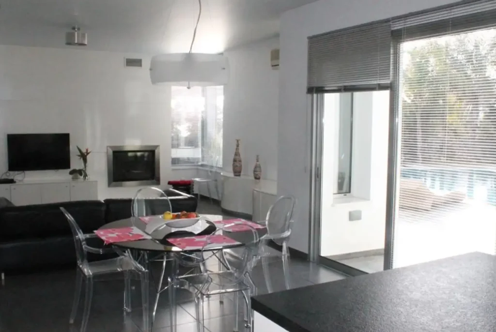 5 Bedroom House for Sale in Paphos – Anavargos