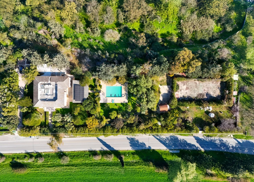 5 Bedroom House for Sale in Aradippou, Larnaca District