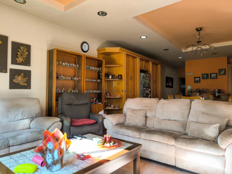 5 Bedroom House for Sale in Aradippou, Larnaca District