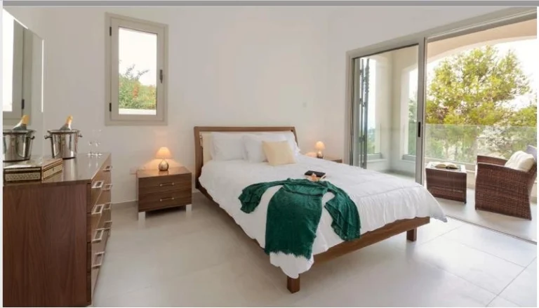 4 Bedroom House for Sale in Kamares, Paphos District
