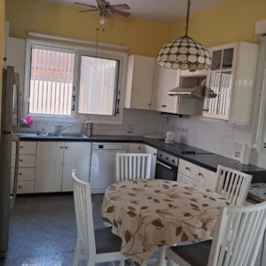 Дом с 4 спальнями в аренду