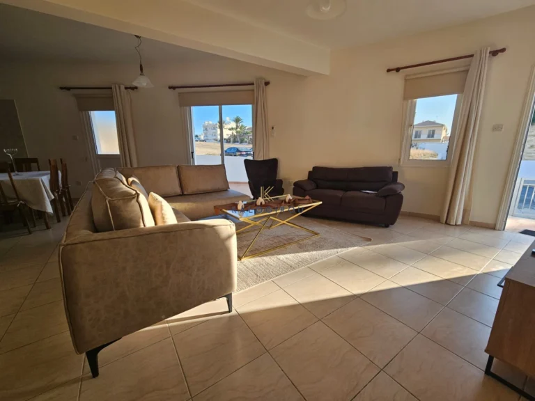 3 Bedroom House for Sale in Oroklini, Larnaca District