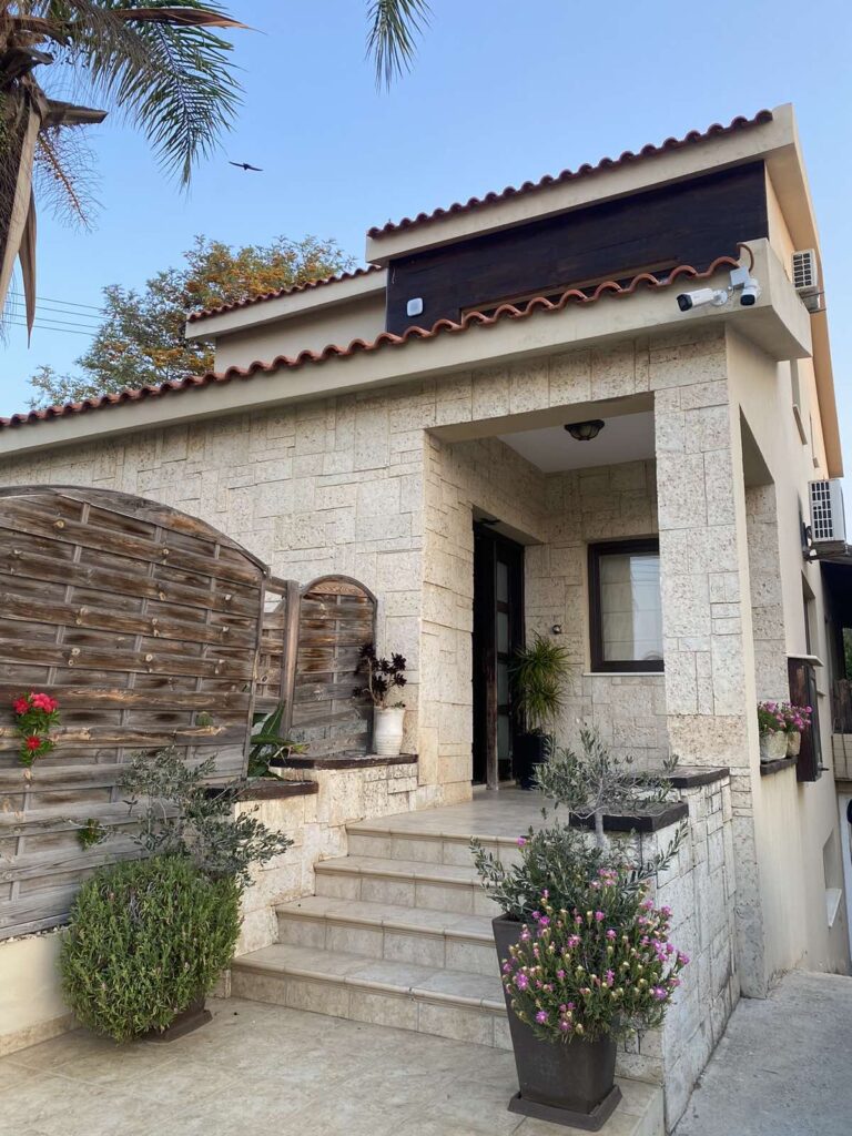 Cheap Houses and Villas for Sale Larnaca up to 400000 euro