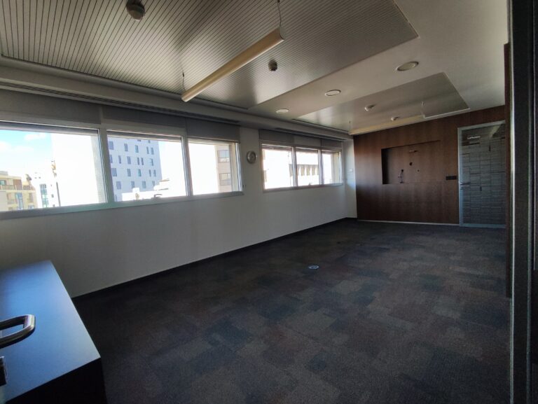 400m² Office for Rent in Nicosia – Trypiotis