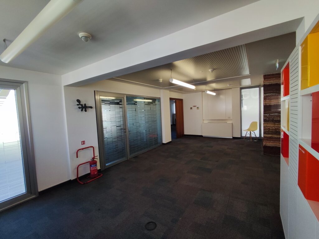 400m² Office for Rent in Nicosia – Trypiotis