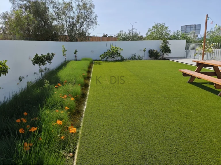 446m² Building for Sale in Latsia, Nicosia District