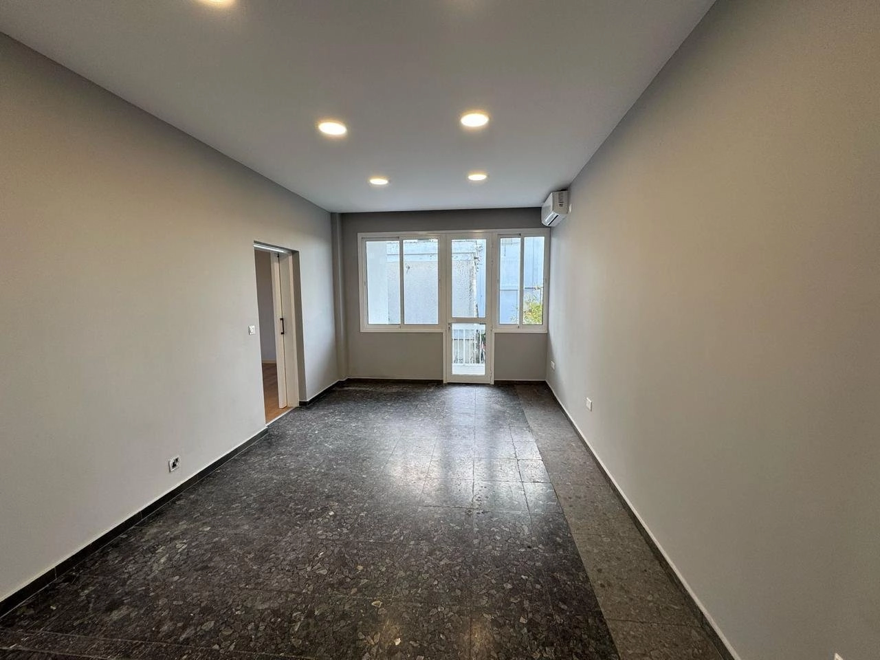 400m² Office for Rent in Limassol District