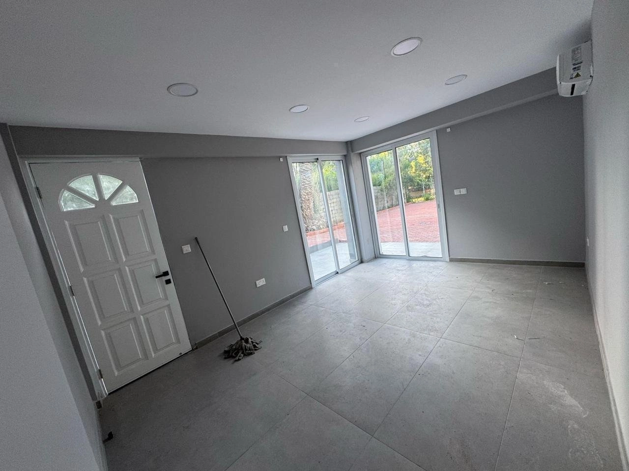 400m² Office for Rent in Limassol District