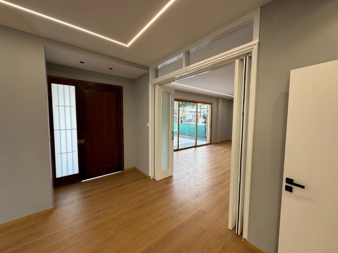 400m² Office for Rent in Limassol District