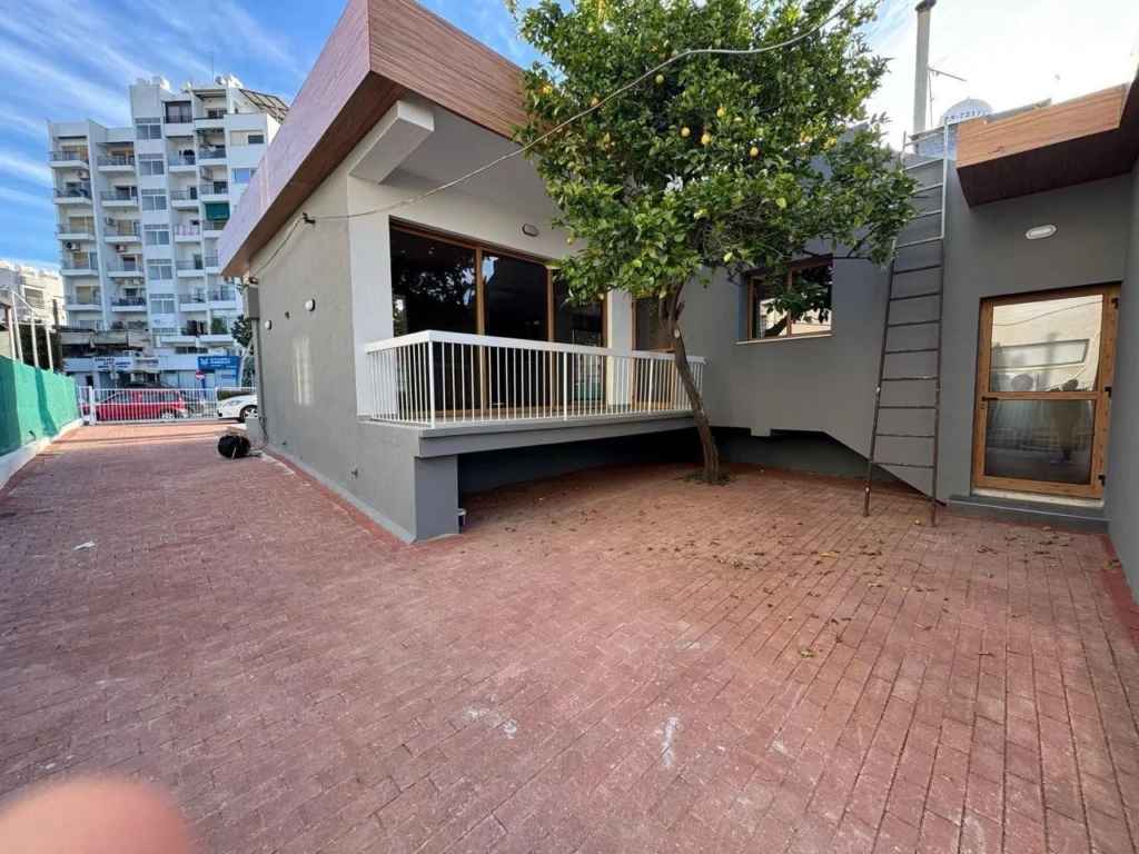 400m² Office for Rent in Limassol District