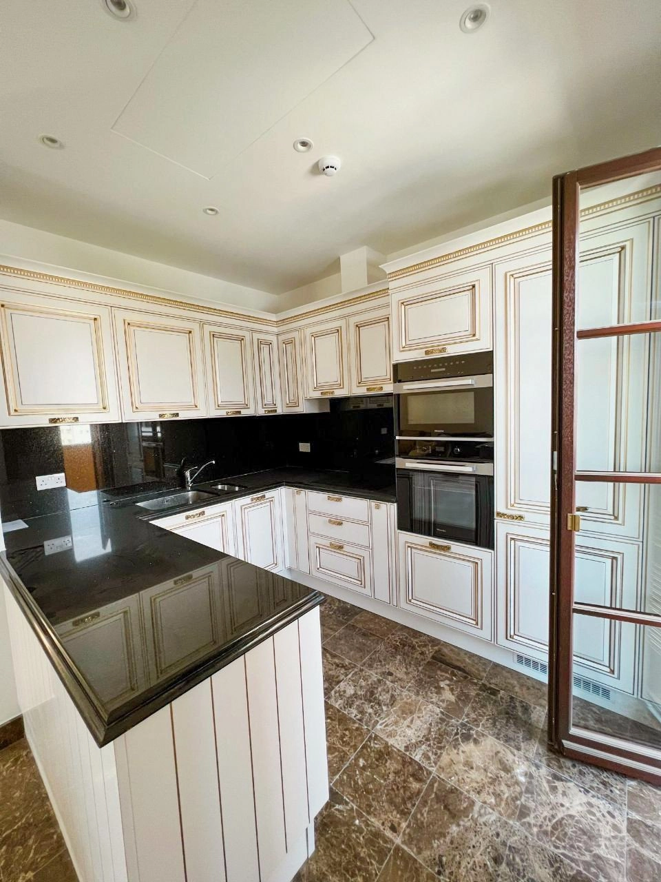 5 Bedroom Apartment for Rent in Potamos Germasogeias, Limassol District
