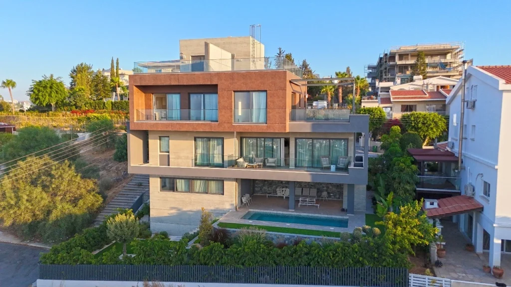 4 Bedroom House for Sale in Limassol – Mesa Geitonia