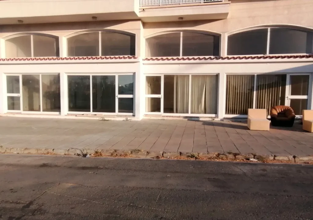 300m² Office for Rent in Kamares, Larnaca District